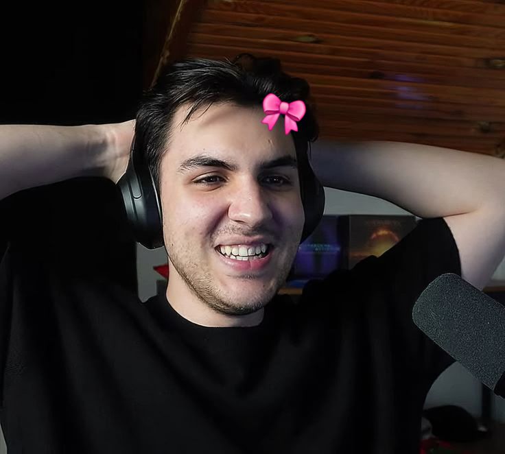 Baldibackizleyenpinkie